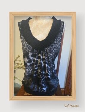 Perseption Black & White Patterned V-Neck Sleeveless Top Size Medium